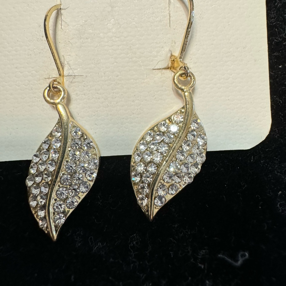 Leaf earrings with crystals by HELLO accessories